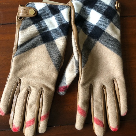 Burberry Accessories - Burberry Cashmere Check Charlotte Gloves